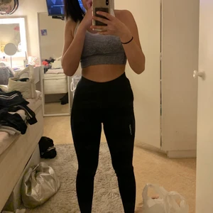 Träningsbyxor  - Träningsbyxor ifrån craft ❣️ väldigt bra skick! Storlek S!