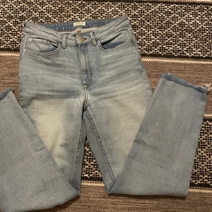 Jeans från lindex - Ett par jeans från lindex i modellen NEA i stolek 38. I veldigt fint skick
