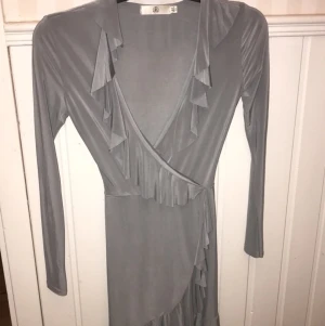 Blågrön klänning Missguided  - Storlek 36