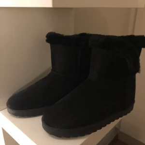 Fake uggs - Uggs från New yorker, säljer dessa för fixk andra i julklapp. Aldrig andvänt de. Priset får diskuteras 