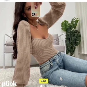 Linne med bolero - Jättepopulärt linne med mathchande bolero till! Köptes här på Plick men inte riktigt min stil! Passar Xs-M väldigt stretchig 