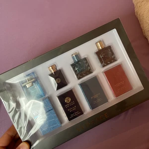 Äkta Versace  - 4 mini Versace parfymer , perfekt som present 