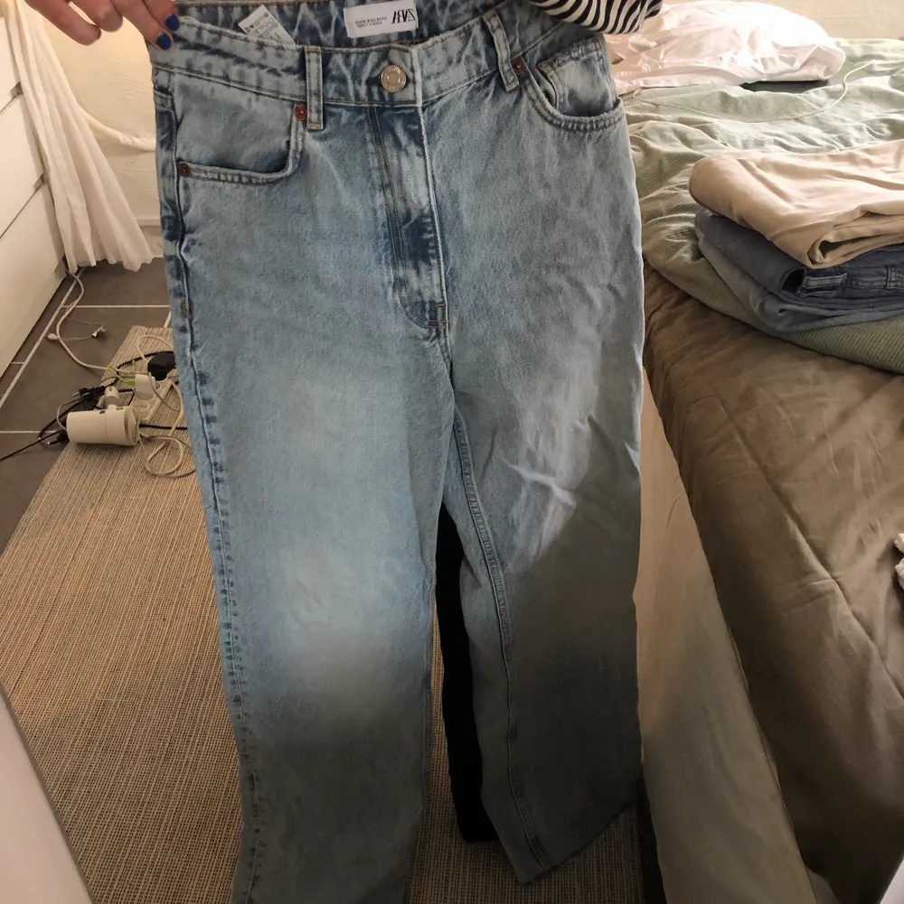 Helt nya zara jeans i full length, köpte fel storlek o kunde ej skicka tillbaka så säljer dom nu.. Jeans & Byxor.
