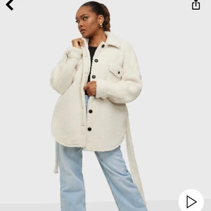 Nelly teddy jacka - Säljer min nya Teddy jacka som bara användts ett fåtal gånger. Stl 36, nypris 699 kr