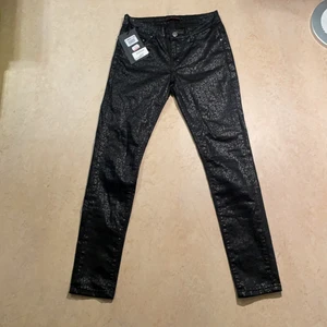 Leopardmönstrade jeans -  Leopardmönstrade jeans från ”PLACE du JOUR”. Aldrig använda prislappen är kvar.