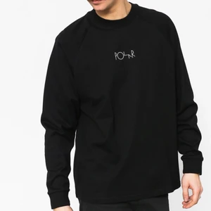 Polar Skate Co default longsleeve - Säljer denna svarta Polar longsleeven då den inte används längre. Skön kvaltitet och i bra skick. Storleken är M och jag är 186cm. Hör av dig om du vill ha mer info!
