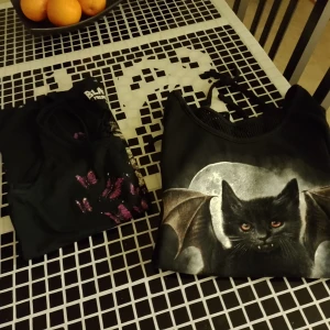 Goth, punk, rock linne - Båda linne är i stl L båda i priset 