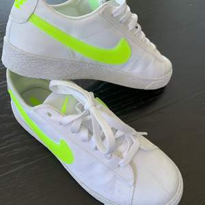 Nya Nike skor i stl 37,5 