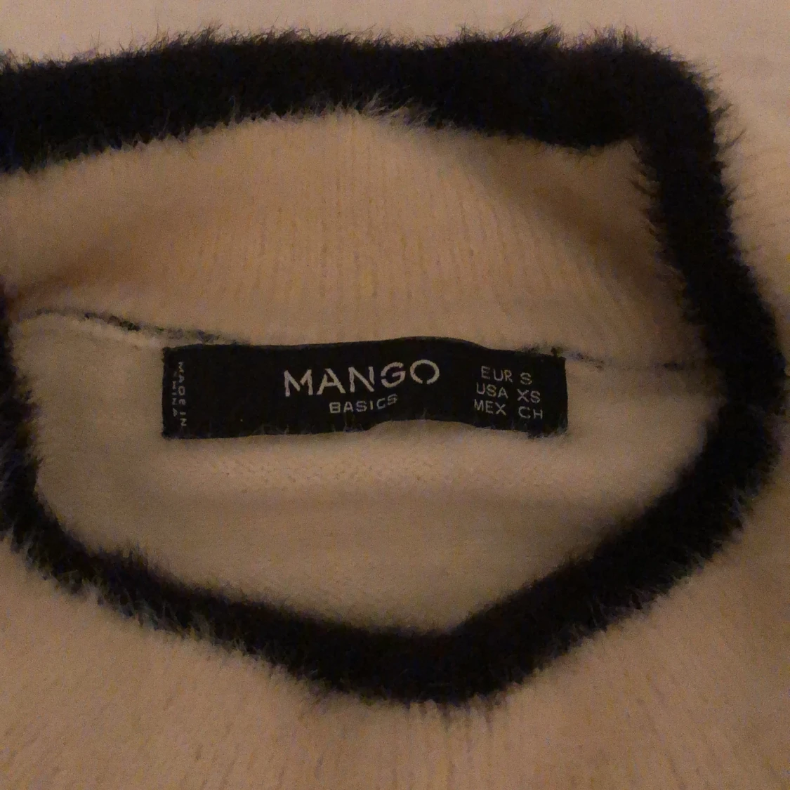 Mango tröja i vitt och svart  - 91