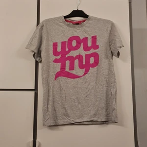 Yoump T-shirt  - Använd 1 gång, bra skick 