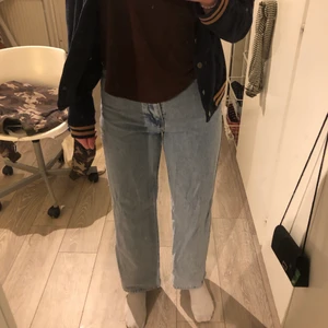 Jeans - Jeans från shien, säljer pga att jag har liknande byxor. Byxorna har endast använts några få gånger!