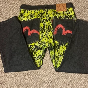 Evisu jeans  - Säljer ett par suppppeeeer snygga evisu jeans. Dem har inga defekter och är super fräscha! Köparen står för frakt. (Ej äkta) 💕☺️