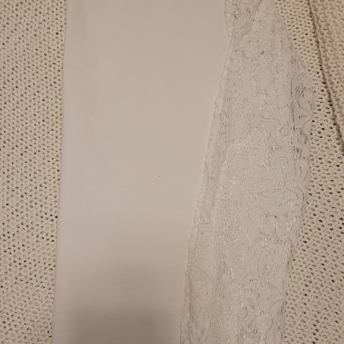 Guess tröja med spets ärmar