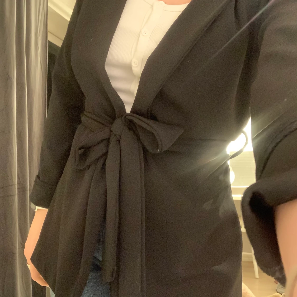 Blazer med knytning i midjan