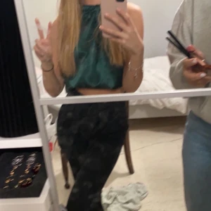 Silkestopp  - Så fin mörkgrön silkestopp, köpt i Paris förra året och i jättefint skick.