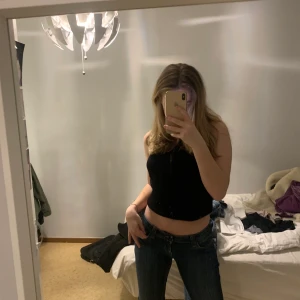 Vintage armani - Super snygga jeans, finns redan på min sida här är bättre bilder. Vintage Armani i väldigt fint skick. Hör av er vid frågor!