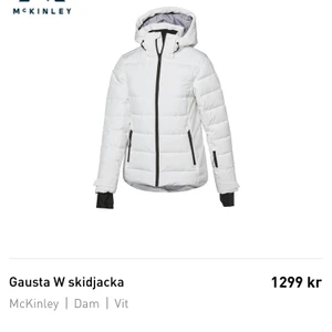 Skid och sport jacka, i topp skick - Säljer nu min skidjacka som ja bara användes 4 dagar i sälen förra året!                                                         Storlek 34, men passar en 36 också!                Nypris:  1299kr                                                                Jag säljer den för 500kr💞