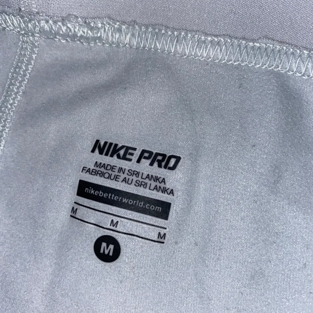 Nya Nike träningstights endast testade, storlek M. Jeans & Byxor.