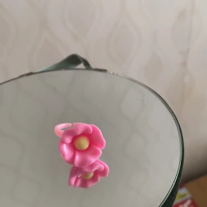 Ring - Hello säljer denna ringen för 15kr. Den är gjord på egen hand. 