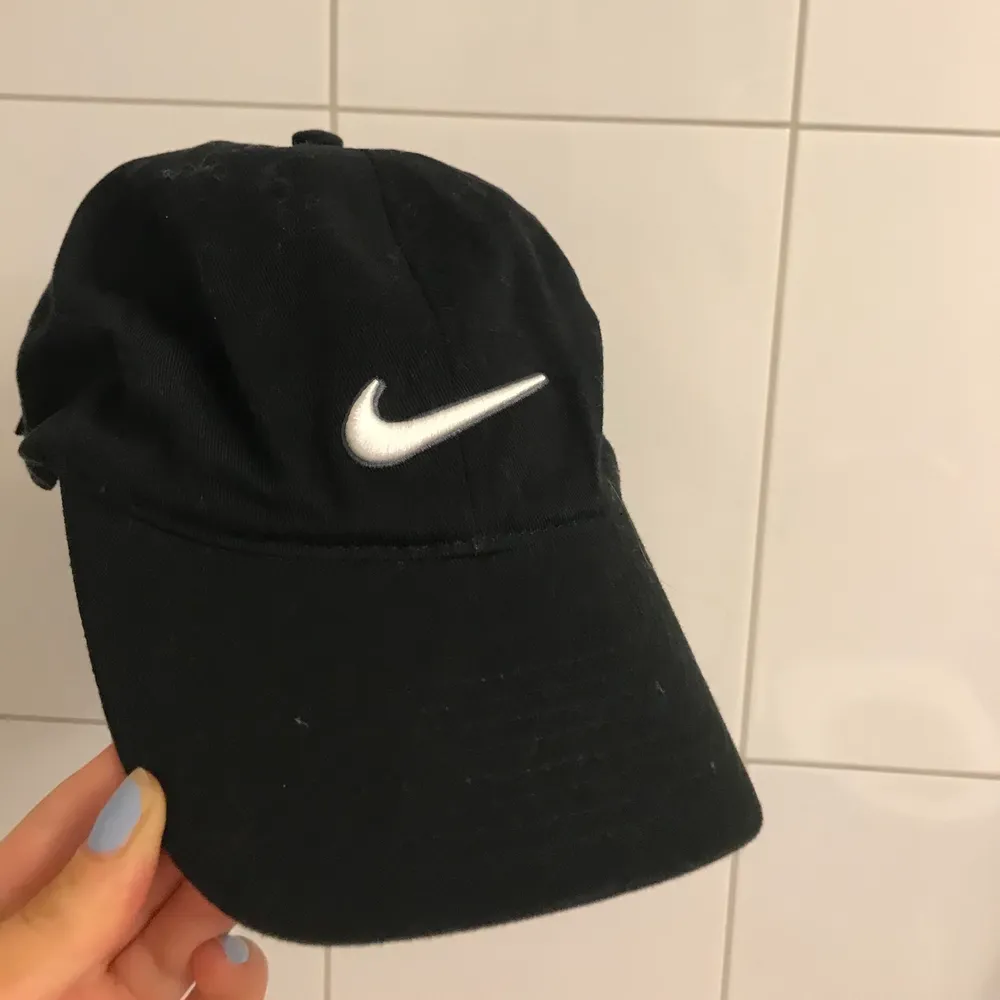 Så snygg keps från Nike! Knappt använd! Kan posta eller mötas upp i Stockholm . Accessoarer.