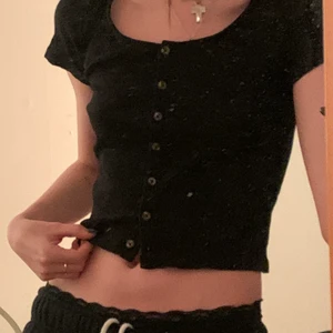 Svart top - svart croptop tshirt