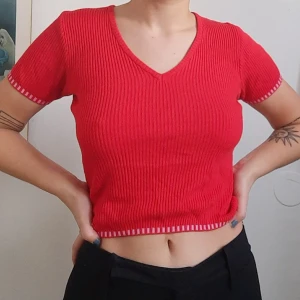 T-shirt  - Kenzo står det på den men jag vet inte om den är äkta. Fint skick. Skönt material.