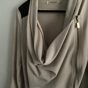 Kavaj - Beige kavaj i strl S