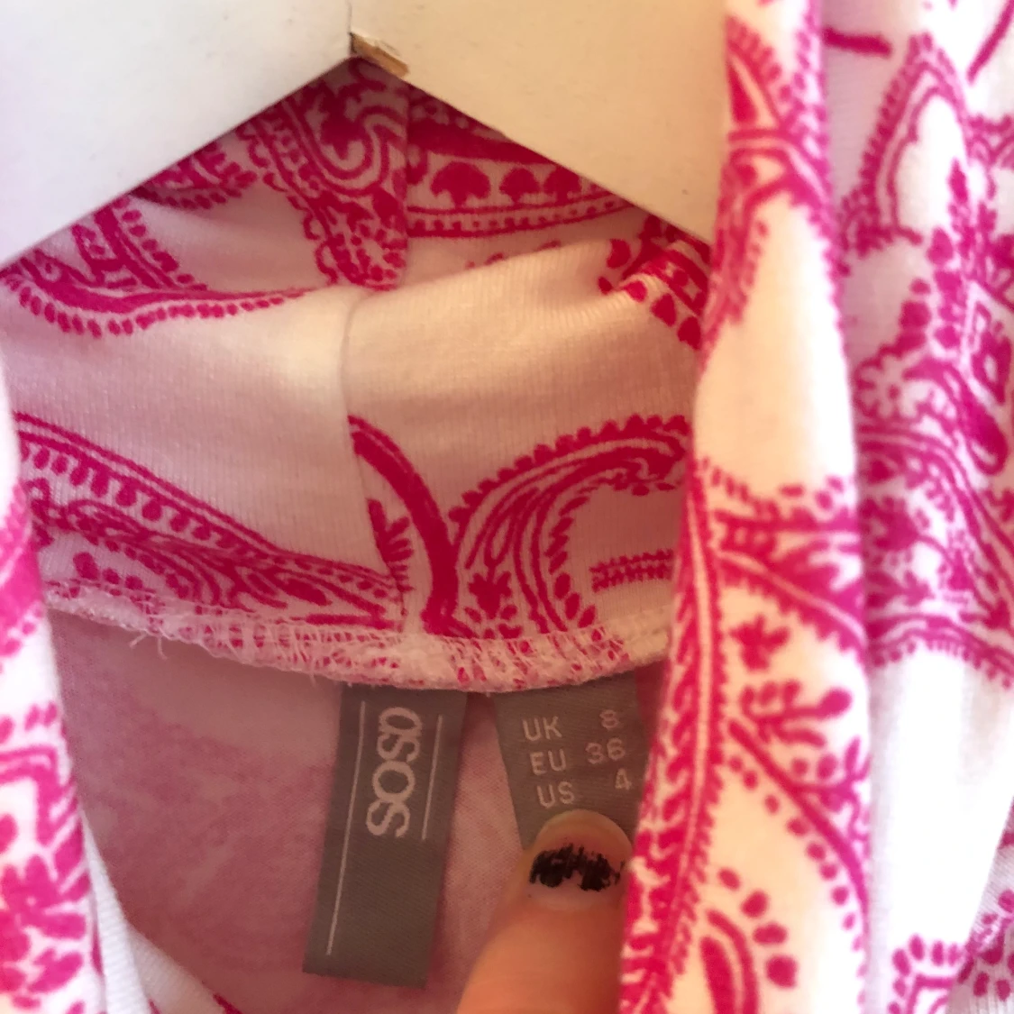 Rosa mönstrad polo body  - 90