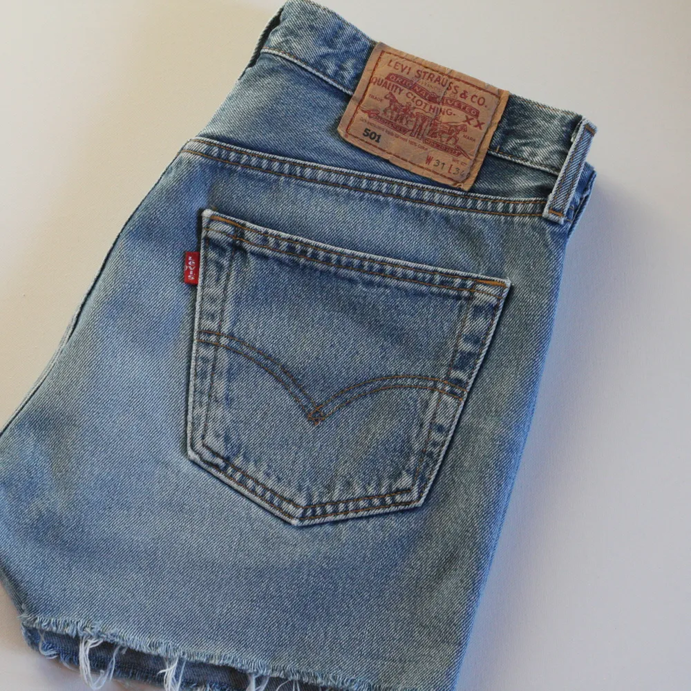 Vintage Levi’s 501 jeansshorts i fint skick. Storlek W31. . Shorts.