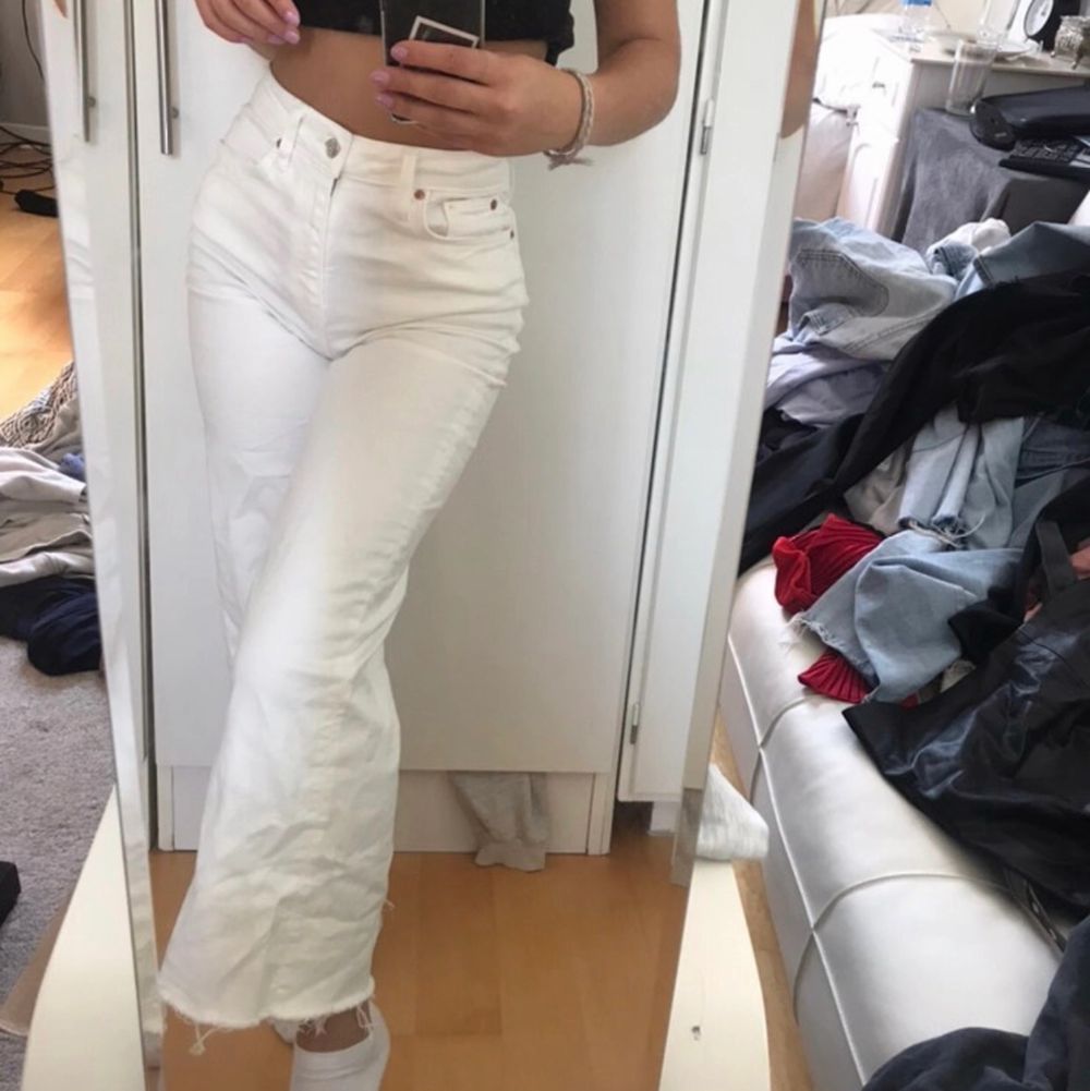 Säljer mina vida Zara byxor, jättebra skick!. Jeans & Byxor.