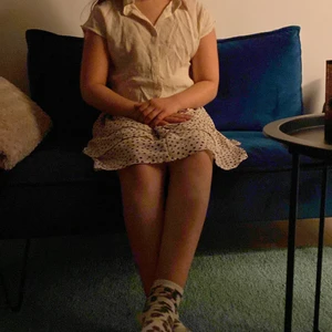 Sommar beige set - Volangkjol8-10år. Topp stl146 använd 1 gång 