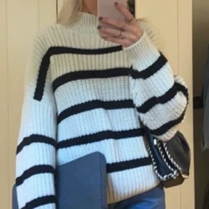 Stickad tröja - Randig stickad tröja den Hm, använd enstaka gånger💞