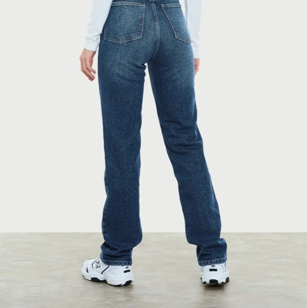 Super snygga jeana från bikbok! Långa på mig som är 175 💕🙌🔥. Jeans & Byxor.