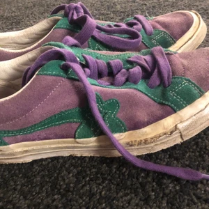 golf le fleur converse - tyler the creators golf le fleur. dessa är i ”hulk” colorway. rätt så använda, kanske 6-7/10 och säljer därför lite billigare. ingen box men dustbag ingår💚💜💚💜