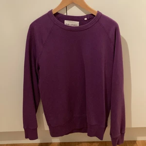 Our legacy sweatshirt - Riktigt skön tröja med snygg passform, väldigt bra skick sitter som en S nästan M storlek 46. Skick 9/10