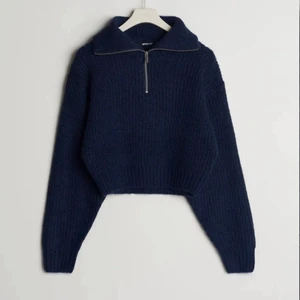 Stickad tröja med zip-krage - Helt slutsåld jättefin tröja från gina💕💕 köparen står för frakt!