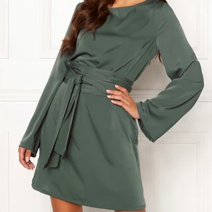 Klänning - Klänning från bubbelroom i storlek 38, aldrig använd med lappar kvar. Köparen står för frakten 