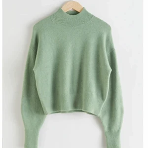 &other stories  - Nästintill oanvänd stickad tröja från &other stories.