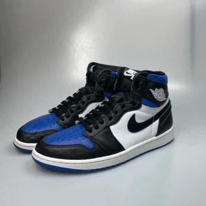 Jordan 1 high royal toe - Bra skick, inga skador, har originalbox och skosnören. Fått bud på 2100kr