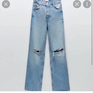 Zara jeans  - Säljer dessa jätte fina slutsålda zara jeans. Dom är storlek 38. Skriv privat för mer bilder💕💕