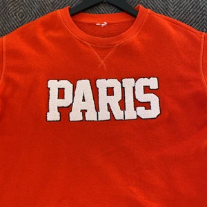 ”Paris” Sweatshirt  - Säljer denna fina sweatshirt från hm i storlek xs