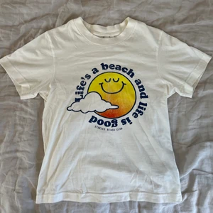 T-shirt från & other stories - Så härlig t-shirt med finaste trycket! Storlek 32 så passar XS/S