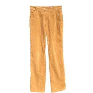 Manchesterbyxor Rosner - Jättefina Manchesterbyxor i storlek 40 men ganska små i storleken så passar även 38. Sparsamt använda så bra skick!