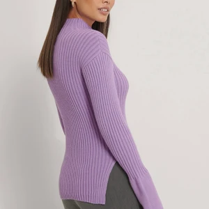 HELT NY tröja från NAKD  - HELT NY lila tröja från nakd med slits i sidan, nypris 329kr. Alla etiketter kvar, säljs pga. Jag inte hann returnera. Kan mötas upp i Växjö och Älmhult! 🤍