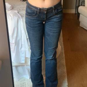 Säljer nu mina fina ltb jeans som jag köpte för drygt ett halvår sedan!❤️ Modellen heter valarie. Priset kan diskuteras🥰 Ganska korta!!