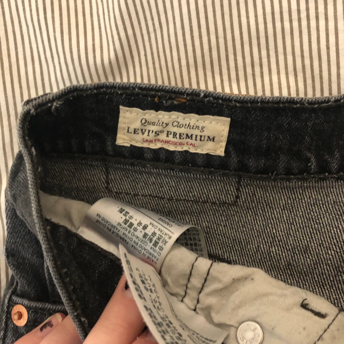 Gråa Levis shorts  - 90