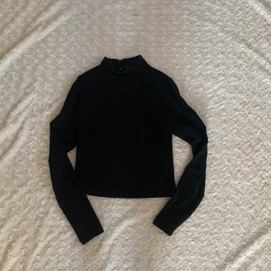 Polo tröjor  - En svart och en grön solotröja 50 kr/styck eller båda för 75 kr + frakt 