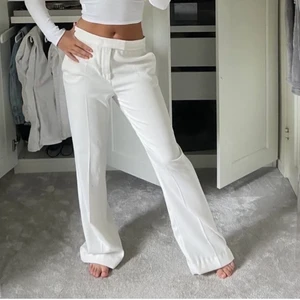 Kostymbyxor - Fina vita kostymbyxor från bikbok i storleken 38.