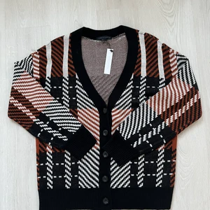 NY Sanctuary Cardigan - Helt ny med lappar kvar cardigan i oversized fit. Köpt i Usa på Nordstrom. Storlek medium men rätt så oversized. Fina färger och skön. 