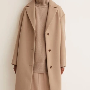 Beige long coat - Still in perfect condition and you can see that for urself if you choose to pick it up 👀